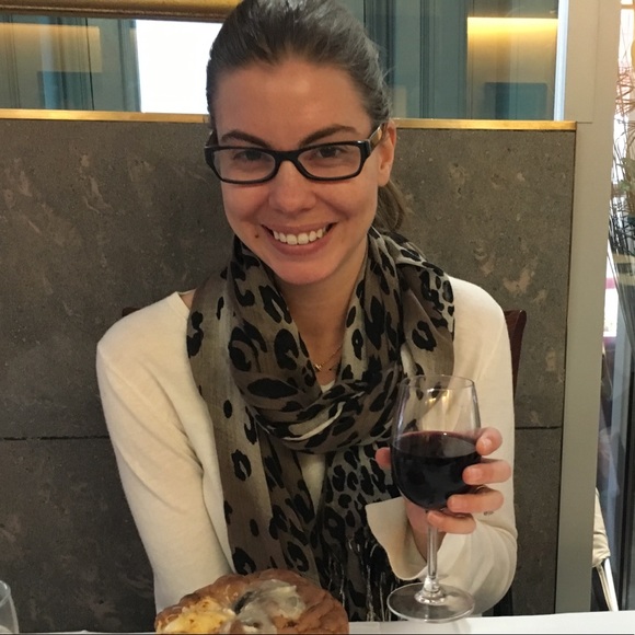 Meet your Posher, Lauren - Picture 1 of 5